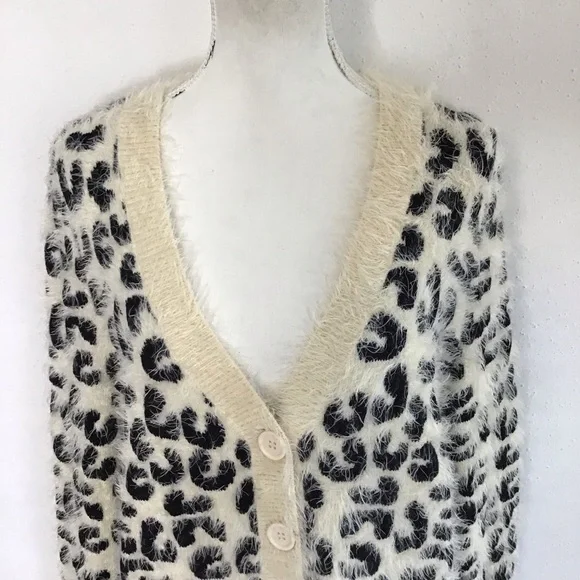 POL Women Elegant Fuzzy Black and Cream Leopard Button Up Cozy Soft Sweater M - Picture 4 of 10